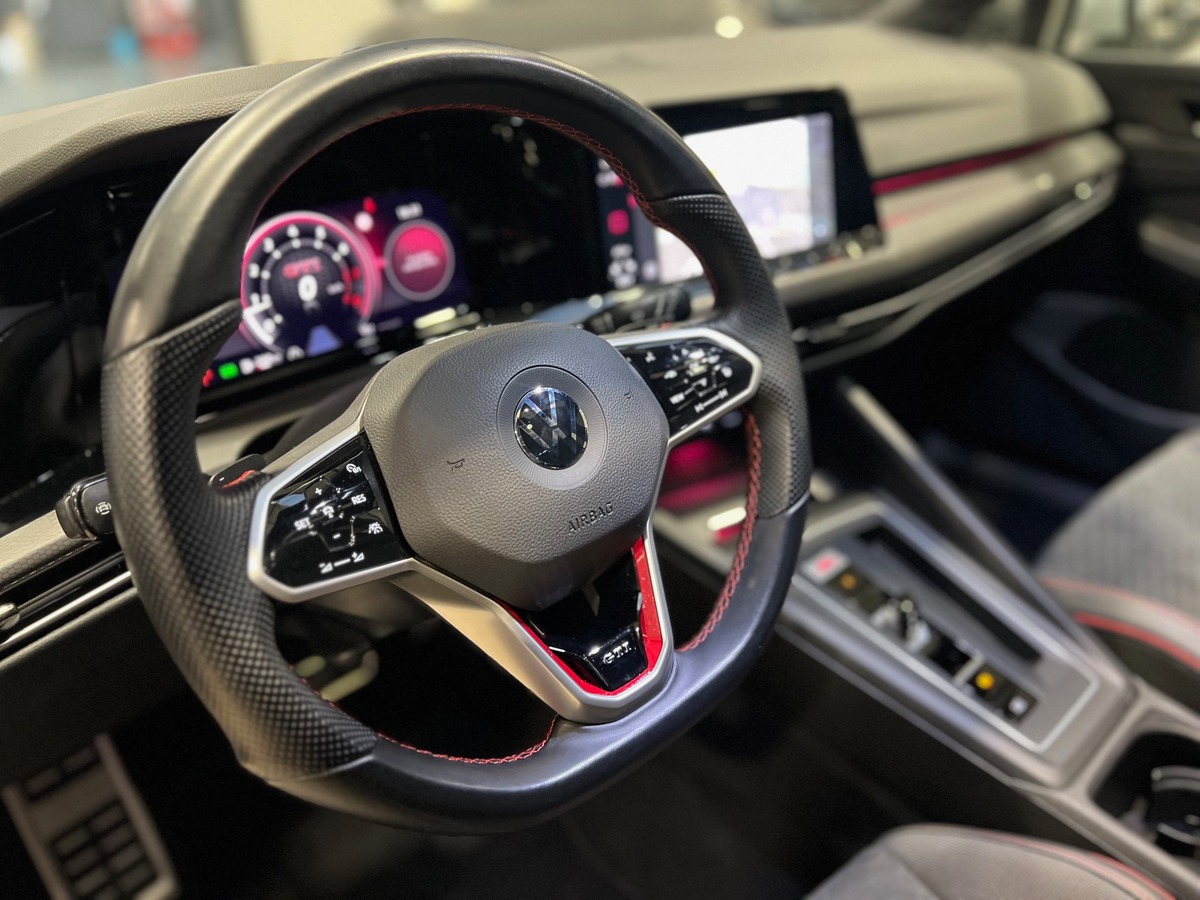 Volkswagen Golf 8 VIII 2.0 TSI 300 GTI CLUBSPORT DSG7 /TOIT PANO/JA19/CARPLAY/
