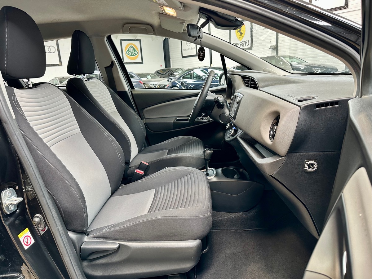 Toyota Yaris III (2) Hybrid 100H Dynamic 5P BVA