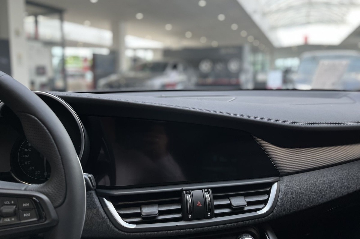 Alfa Romeo Giulia 2.0 TB 280ch Veloce Q4 AT8 Gris Vesuve Harman-Kardon