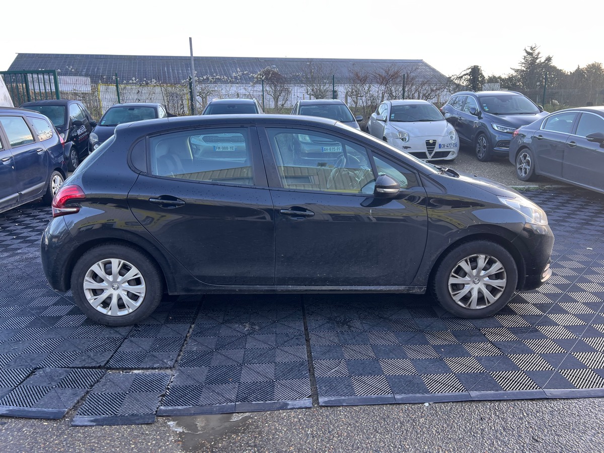 Peugeot 208 Phase 2 5 Portes 1.6 Blue HDi 75 cv - IDEAL JEUNE PERMIS - MOTEUR FIABLE - CARPLAY