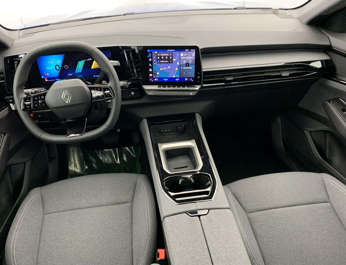 RENAULT Austral E-Tech full hybrid 200 GSR2 Evolution  Prix catalogue 42 500,00 € TTC