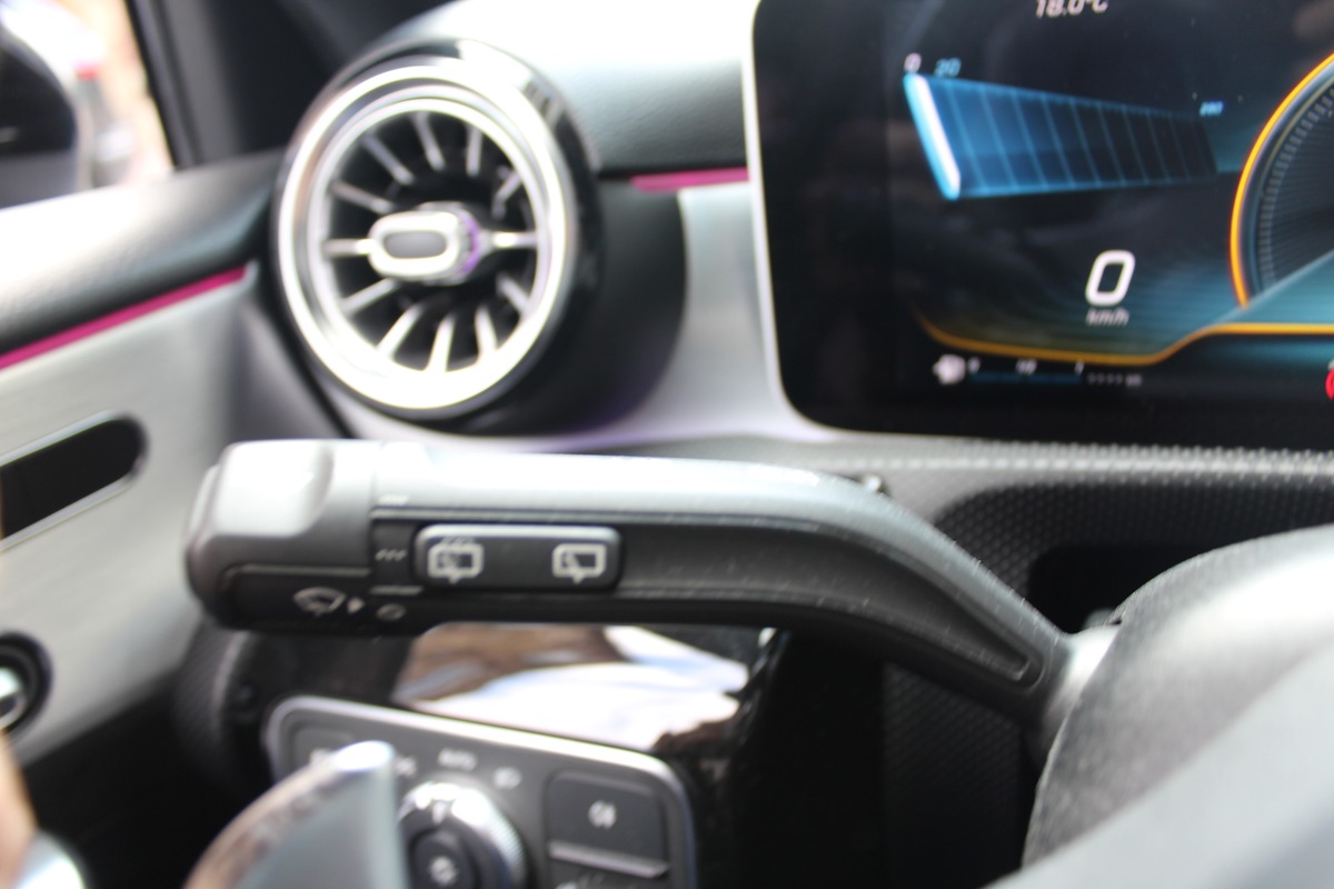 Mercedes-Benz Classe A IV 35 AMG  306 CV 4MATIC 7G-DCT Toit Ouvrant/ Burnmatser / keyless Go....