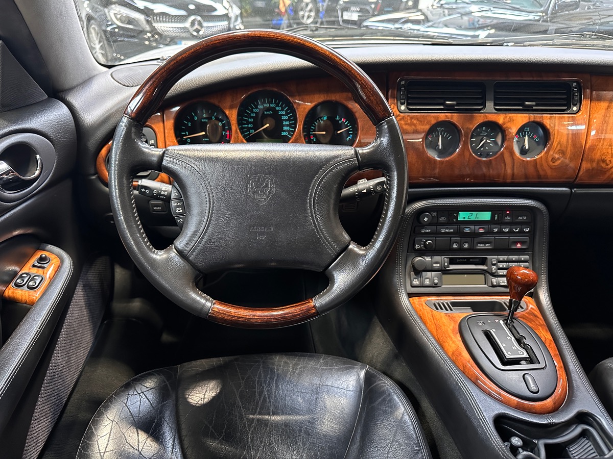 Jaguar XK8 Coupe 4.0i V8