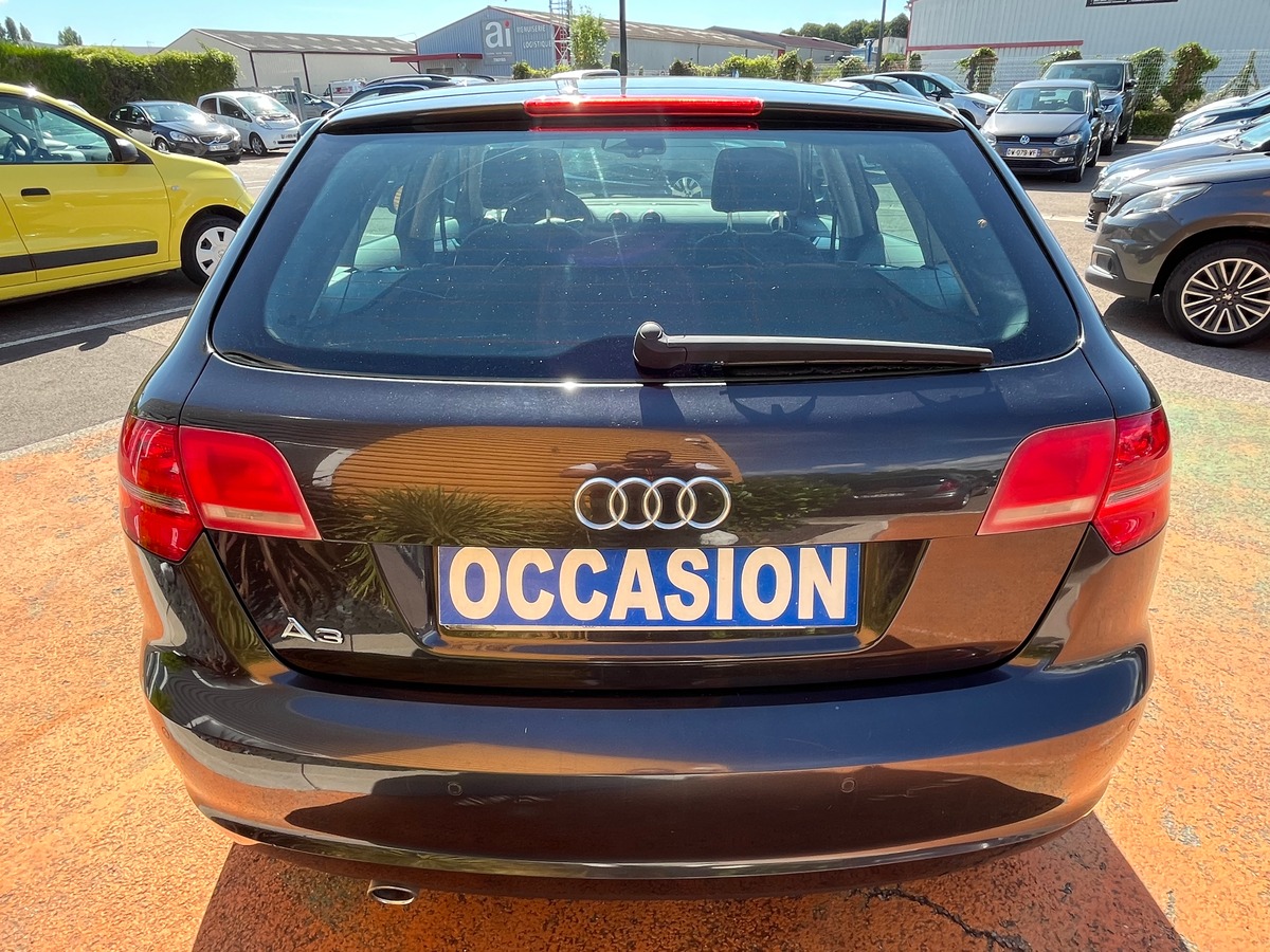 Audi A3 Phase 2 Sportback 1.6 TDi S-Tronic7 105 ch Boîte automatique