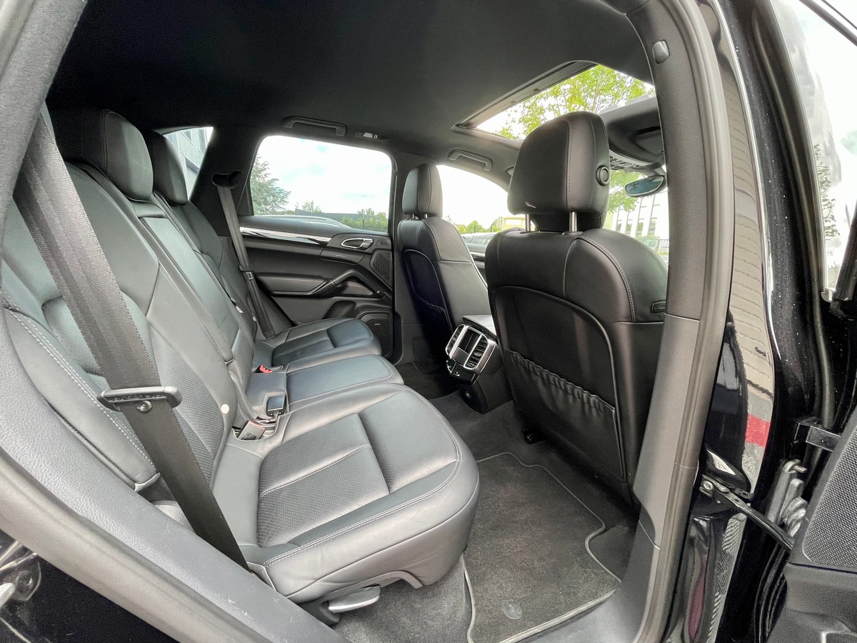 Porsche Cayenne S V8 4.2 TDi DPF 382 AWD b