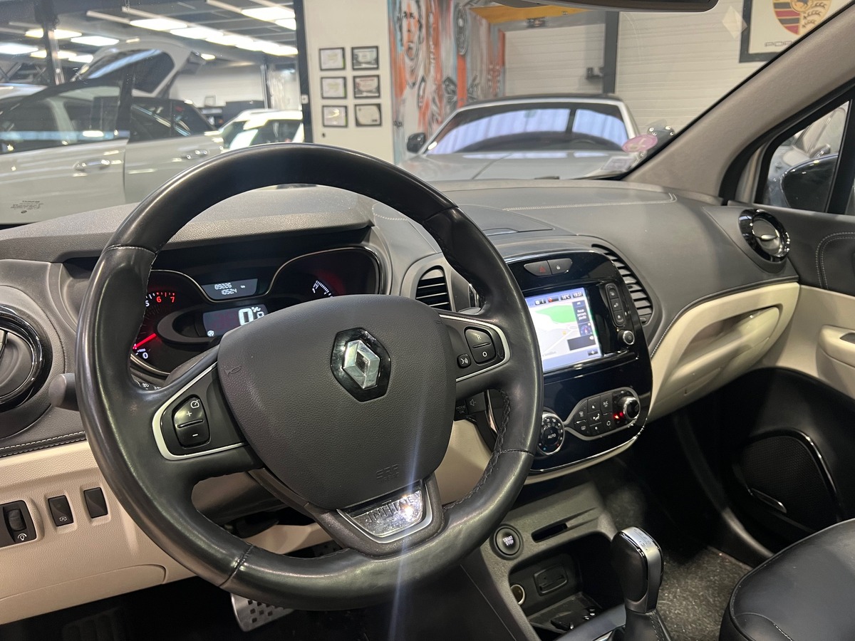 RENAULT Captur (2) 1.3 TCE 150 ENERGY INITIALE PARIS EDC /TOIT PANO/BOSE/CAMERA/