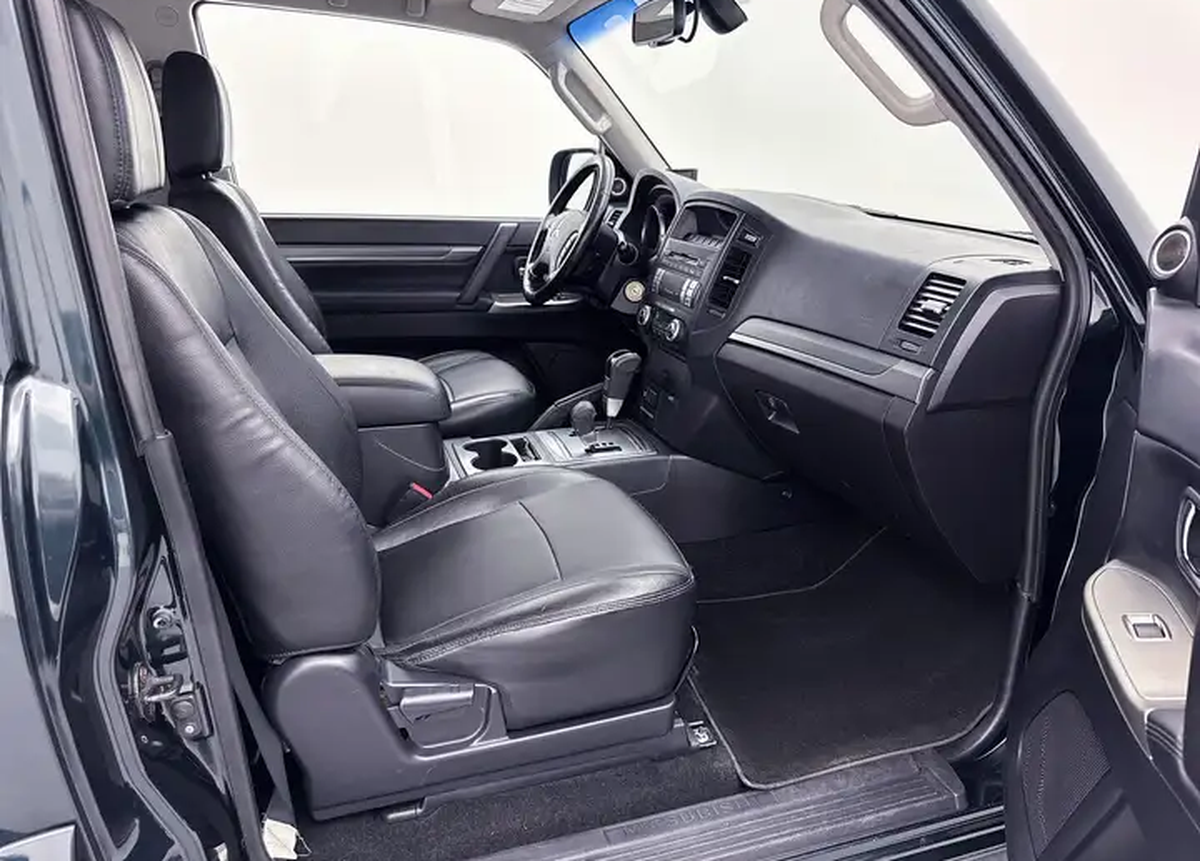 Mitsubishi Pajero 3.2 DI-D Instyle 2 places