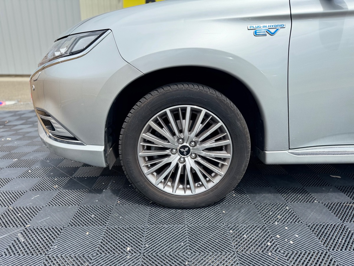 Mitsubishi Outlander PHEV 2.4l Twin Motor 225CH 4WD - ELIGIBLE TOUT CATÉGORIE UBER - CUIR