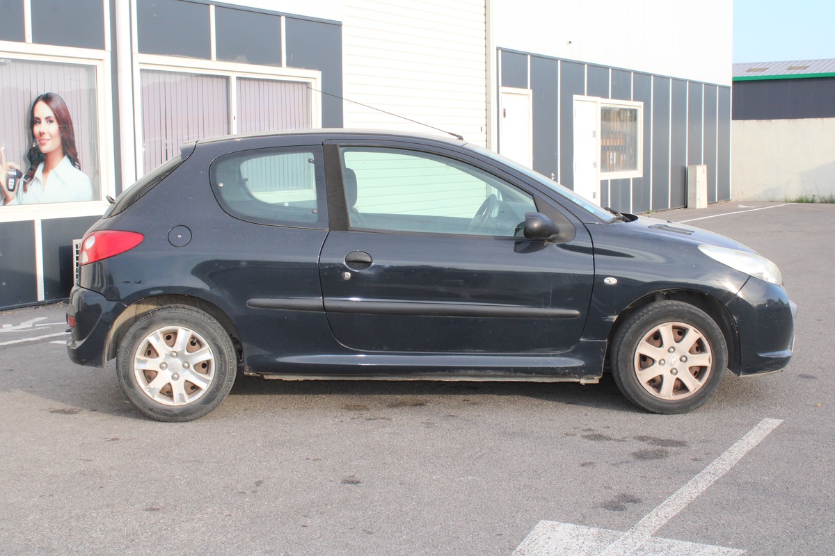 Peugeot 206 + 1.1 60cv - VENTE A MARCHAND SANS GARANTIE et sans Contrôle Technique