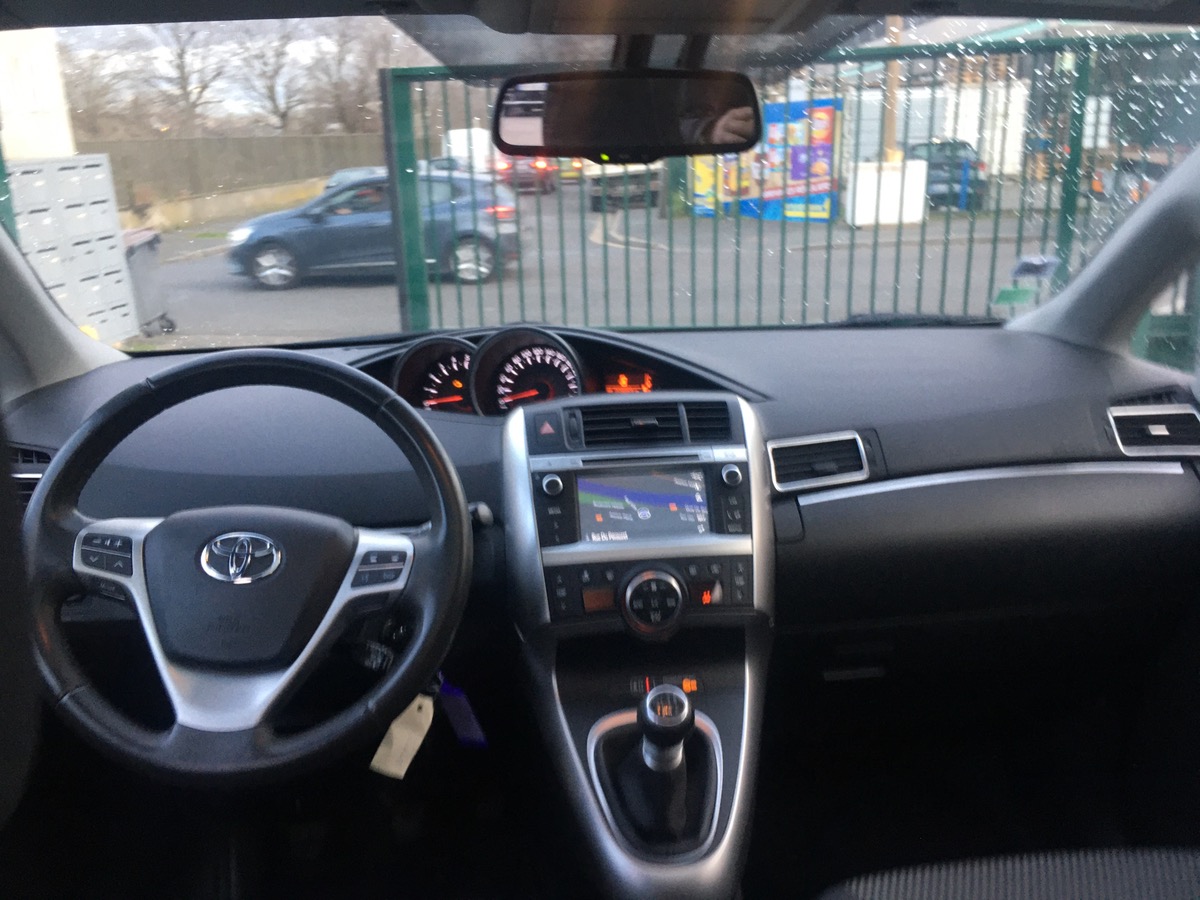 Toyota Verso 2.0 D-4D 112 CV dynamique 4XCB
