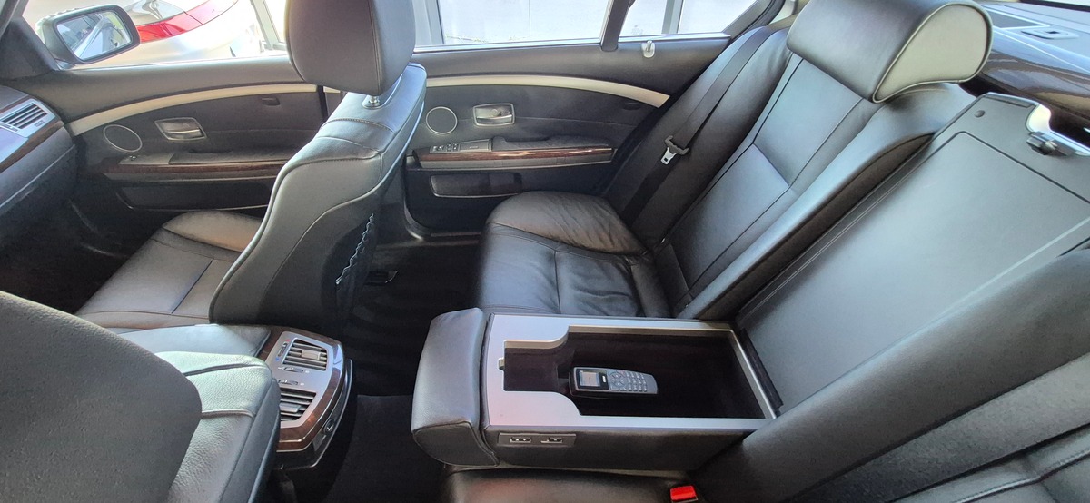 Bmw Série 7 740i 303CV