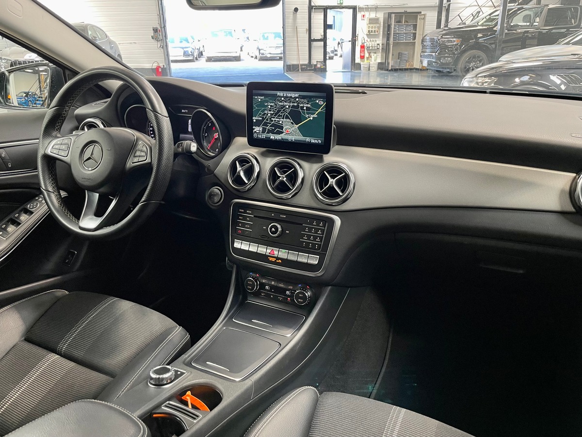 Mercedes-Benz GLA* 220d Sensation 4Matic 7G-DCT c