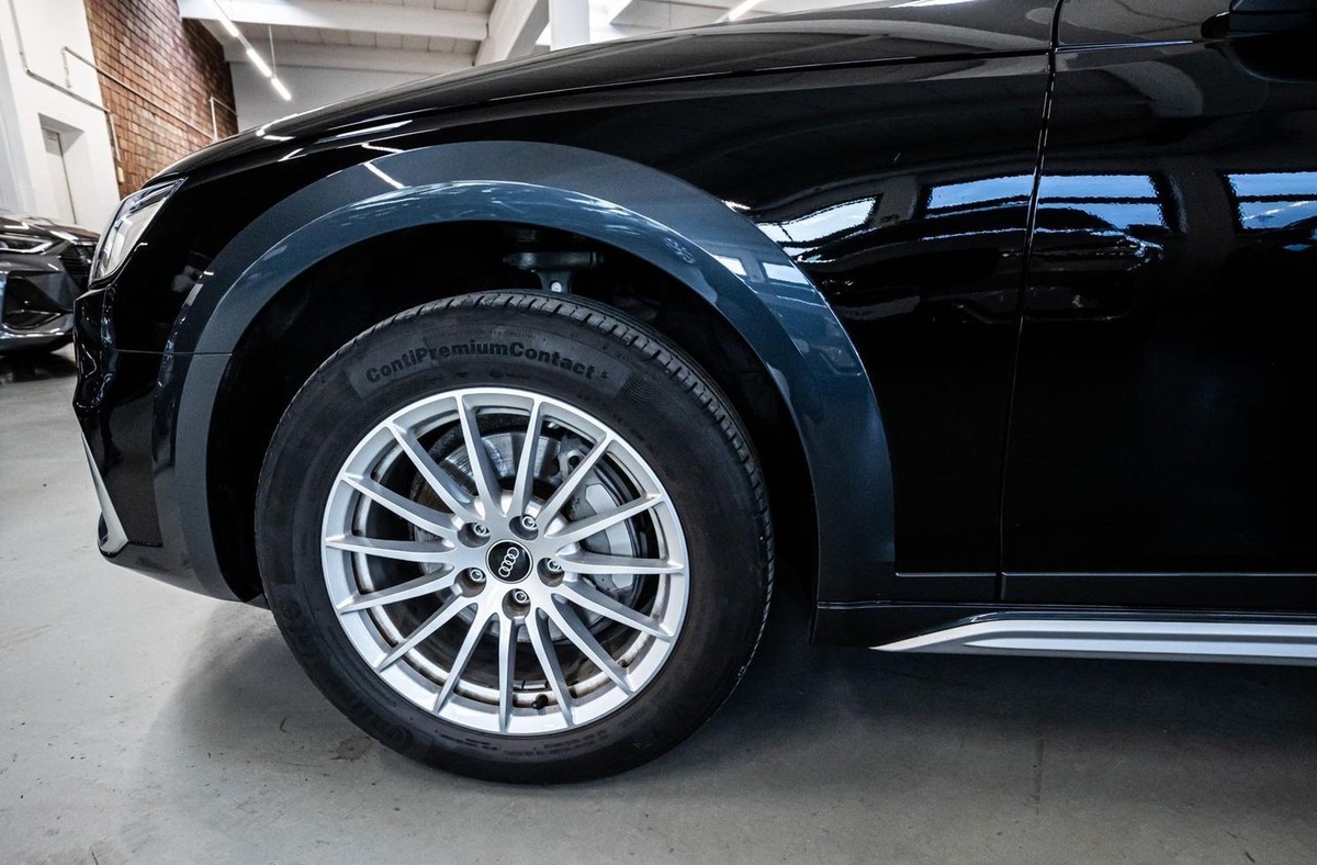 Audi A4 Allroad V 40 TDI 204ch Avus quattro S tronic 7 Attelage Aff Tête haute