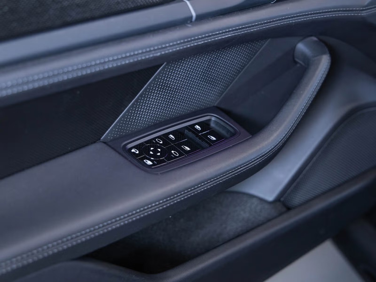 Porsche Taycan Turbo 680ch Performance Battery+ Ecran Passager/360/Bose/Inno/Keyless/Roues AR direc.