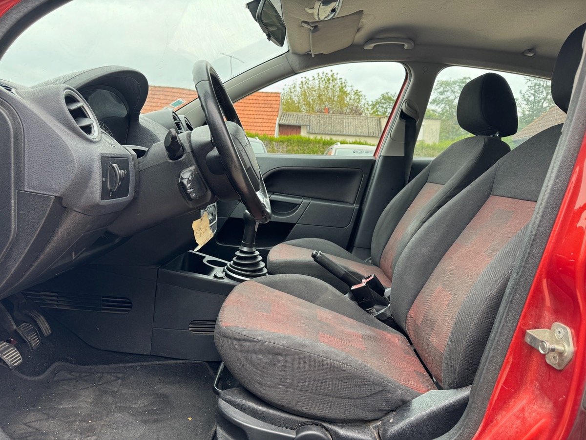 Ford Fiesta 1.25 i 75 ch + Clim / 4 Pneus neufs