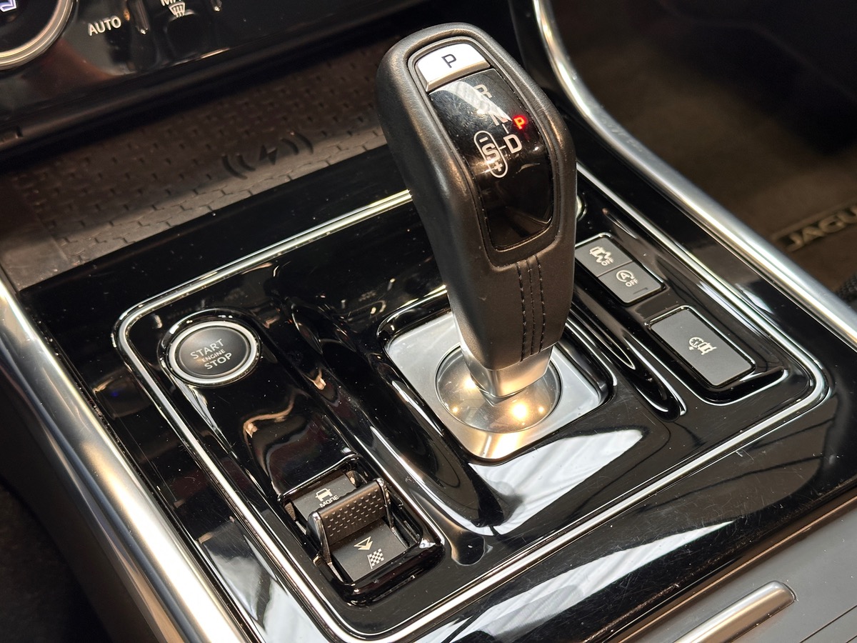 Jaguar XE D180 BVA AWD R-DYNAMIC SE