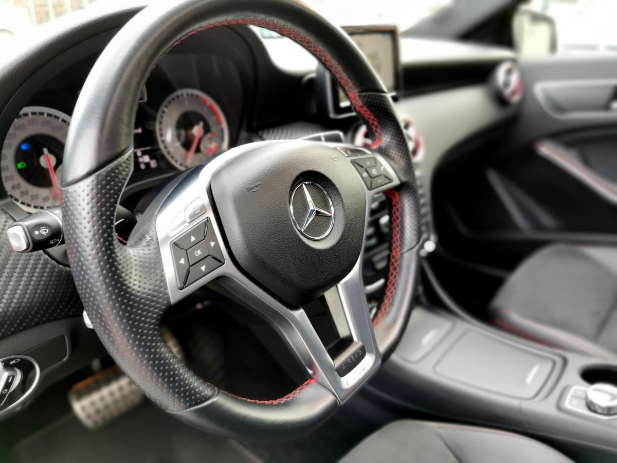 Mercedes-Benz Classe A 200 FASCINATION AMG 136 TO/CAM