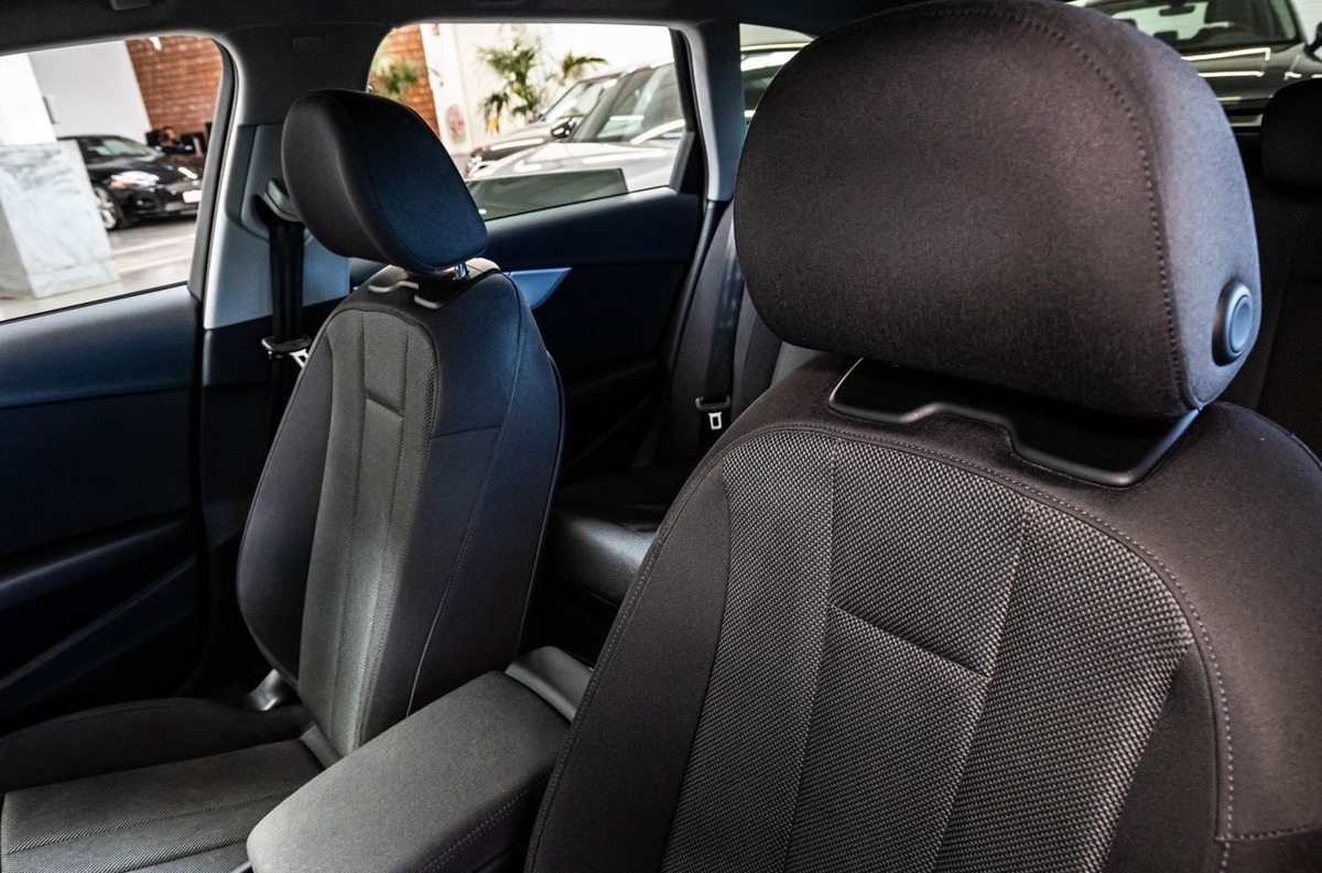 Audi A4 Avant V 40 TDI 204ch S line S tronic 7
