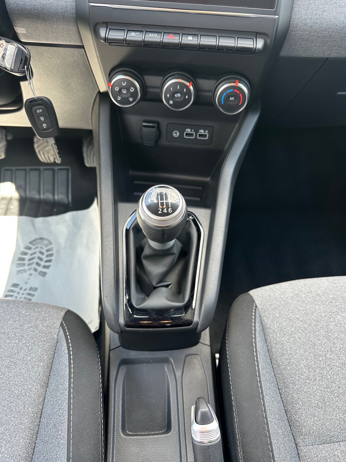 RENAULT Clio V FACELIFT 1.0 TCE 90CH / PRIX HORS TAXE POUR L'EXPORT