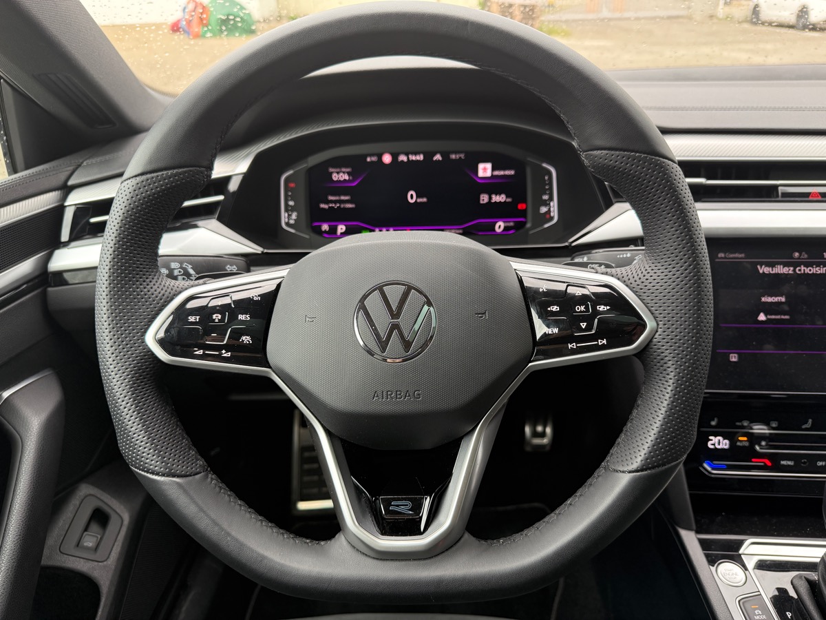 Volkswagen Arteon ShootingBrake 2.0L TDi EVO SCR DSG7 150 cv R-line, Toit ouvrant, Suivi Complet