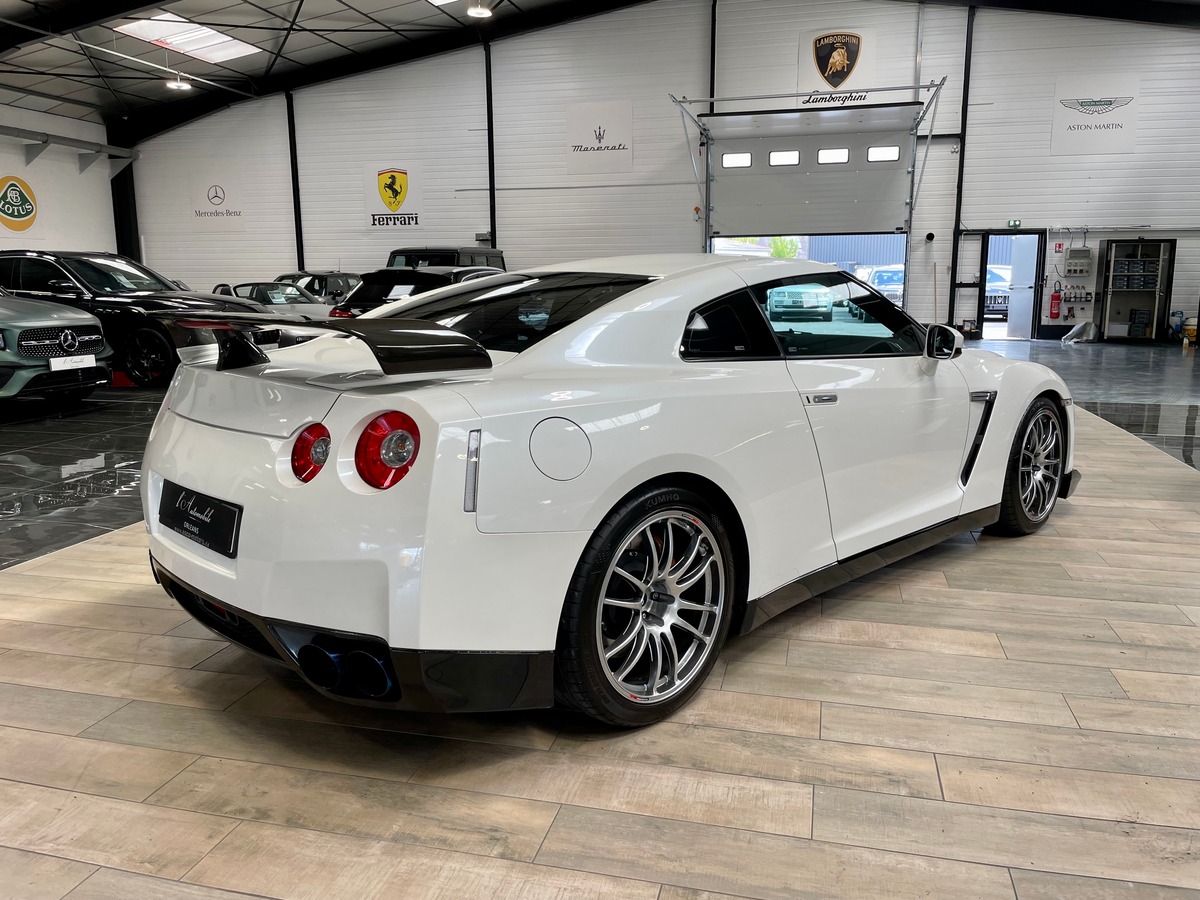 Nissan GT-R 3.8 V6 485 Black Edition 4WD b