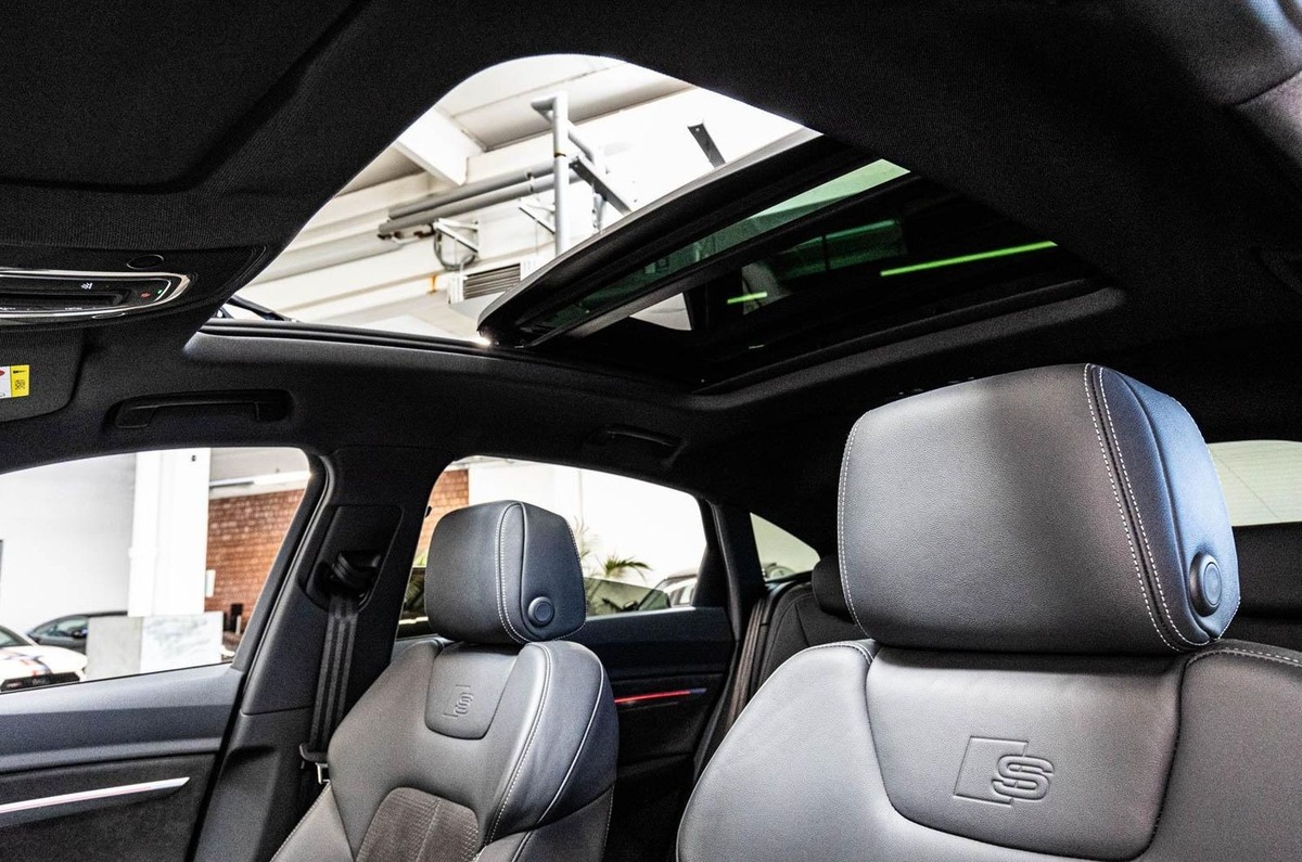 Audi e-tron Sportback 55 408ch S Line e-quattro Toit ouvrant
