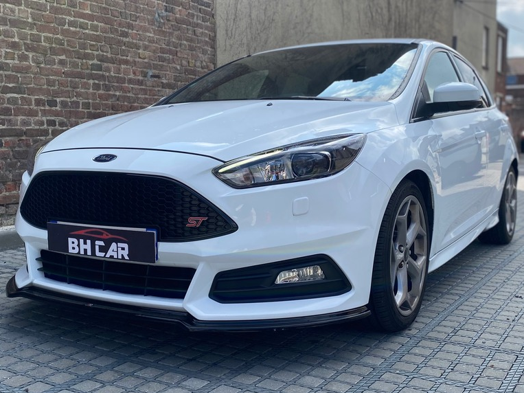 Image: Ford Focus III (2) 2.0 ECOBOOST 250 S&S ST 5P