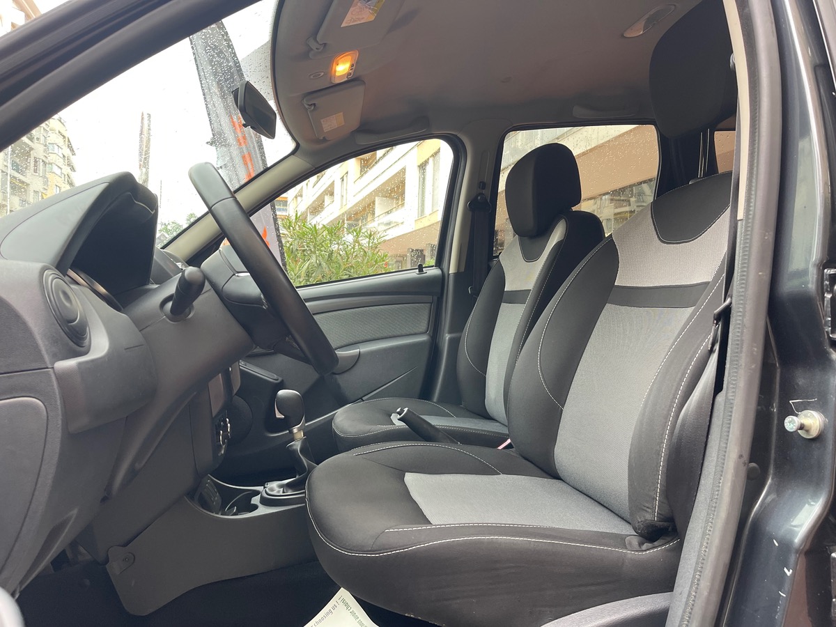 Dacia Duster 1.5 DCI 109 cv Boîte auto / Phase 2 / GPS / Attelage/ Courroie neuve