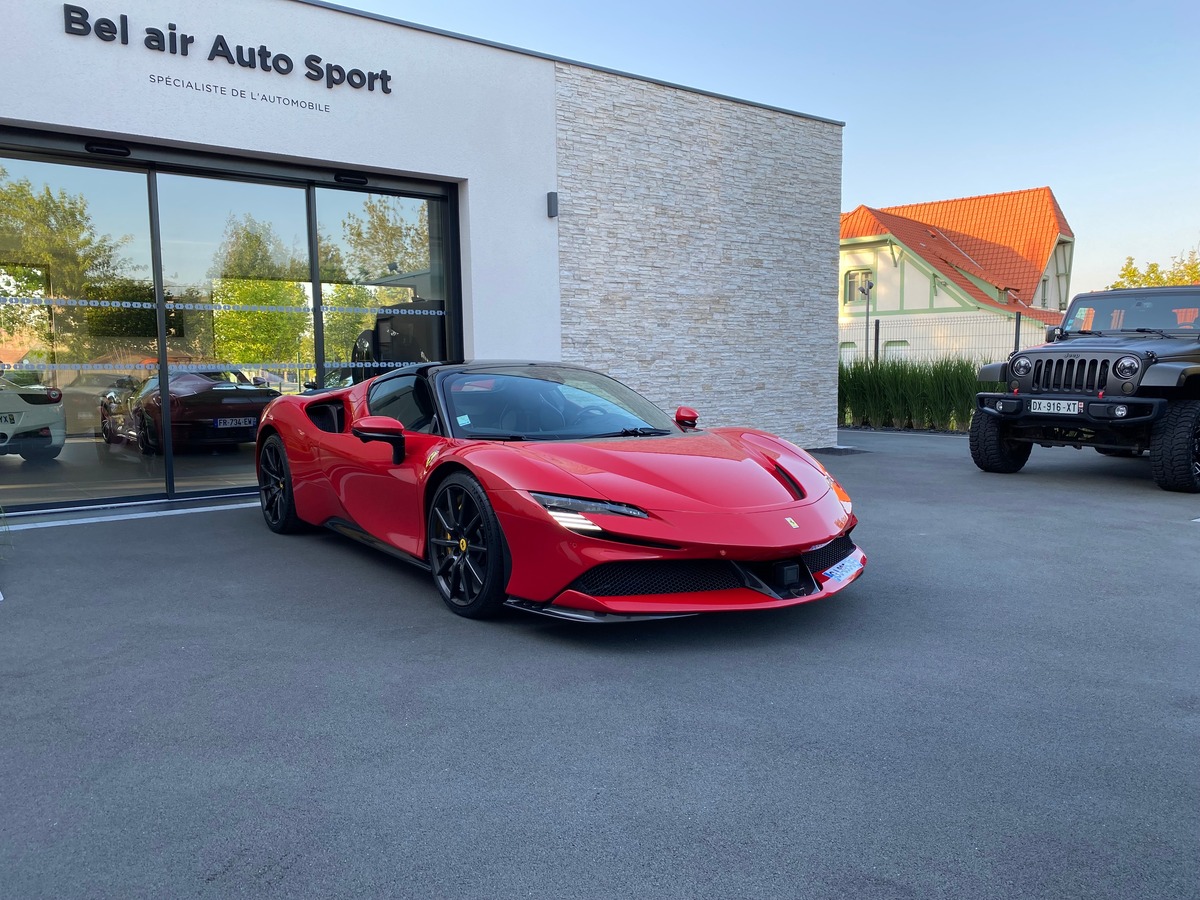 Ferrari SF90 SPIDER / TVA / 1ERE MAIN / 300 KMS