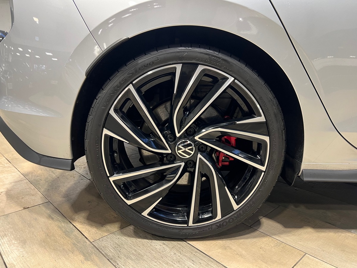 Volkswagen Golf 8 VIII 2.0 TSI 300 GTI CLUBSPORT DSG7 /TOIT PANO/JA19/CARPLAY/
