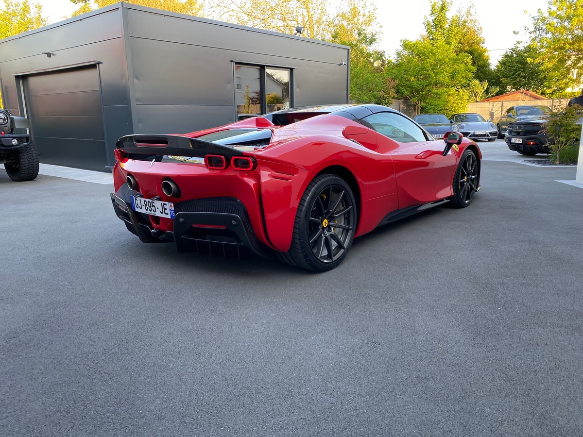 Ferrari SF90 SPIDER / TVA / 1ERE MAIN / 300 KMS
