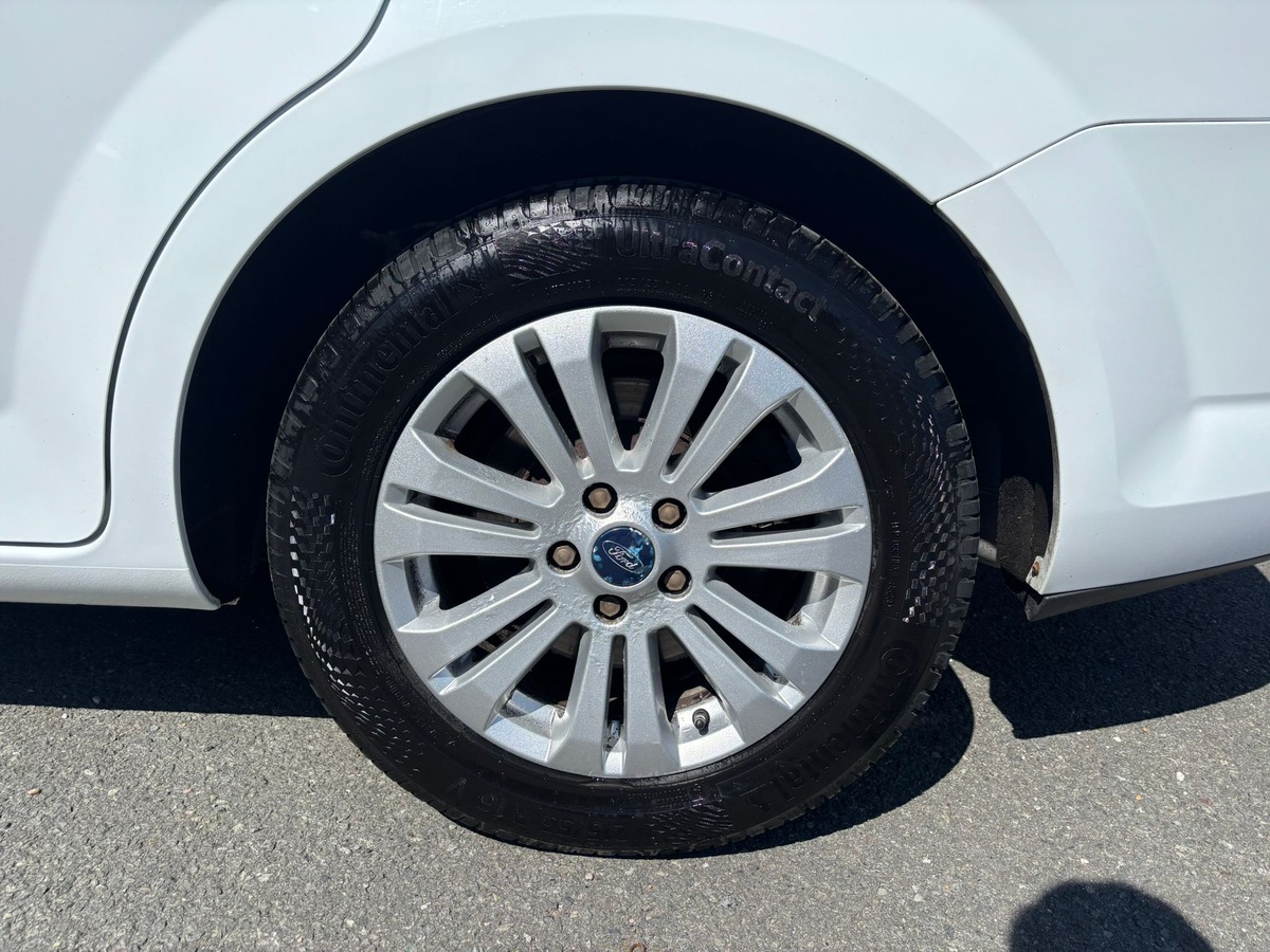 Ford Mondeo 2.0 TDCI GHIA - ATTELAGE- Distribution neuve - Révisé - Garantie