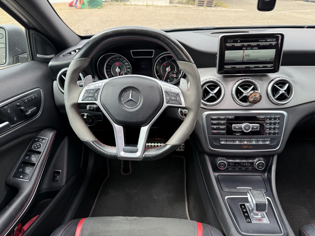 Mercedes-Benz GLA 45 AMG 2.0 4MATIC 7G-DCT 360cv, Toit ouvrant, Sièges électriques chauffants.