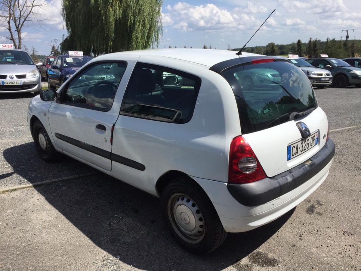 RENAULT Clio 1.2i 60cv 2 places 242151km