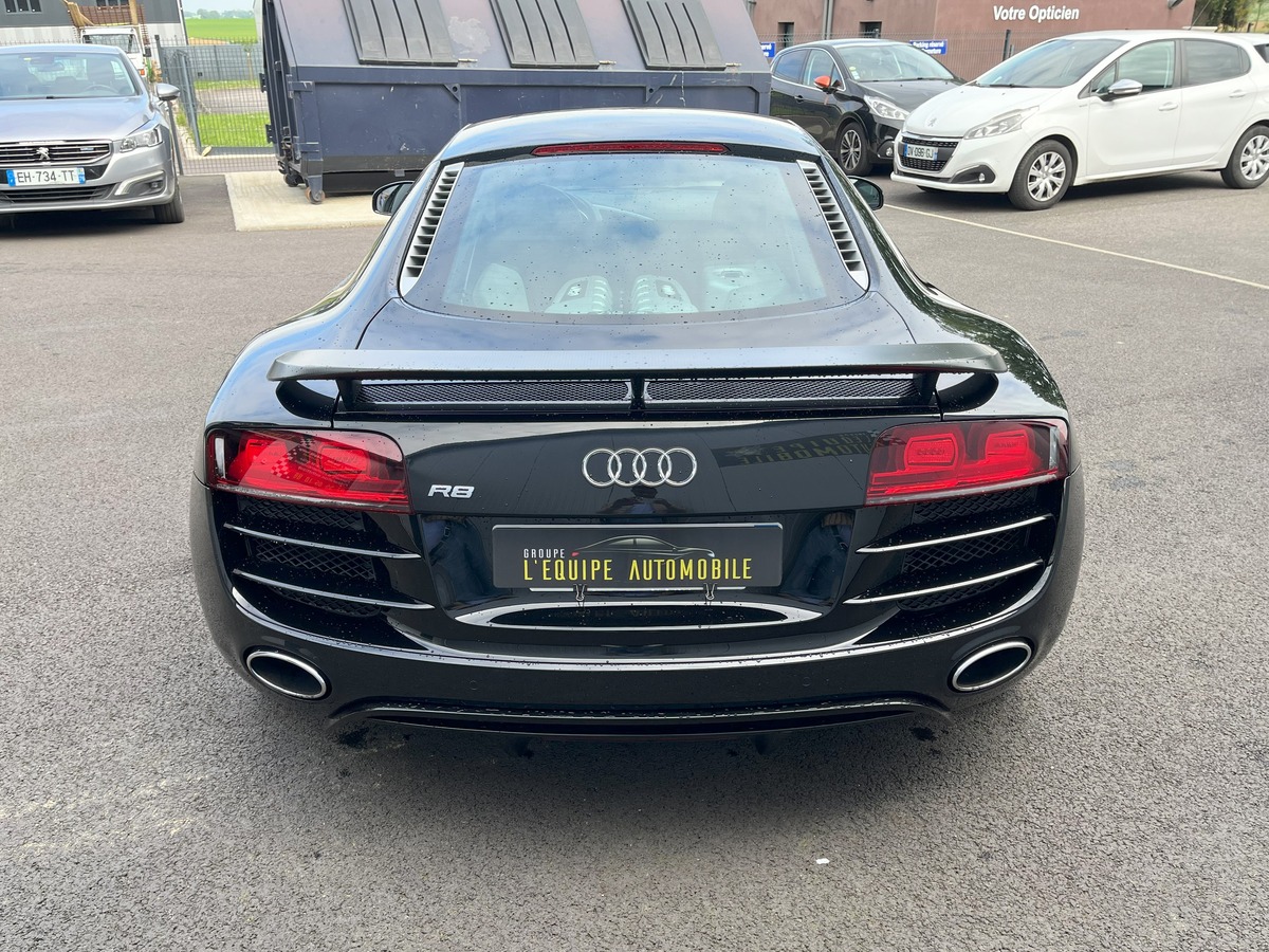 Audi R8 5.2 V10 FSI 525 QUATTRO R TRONIC