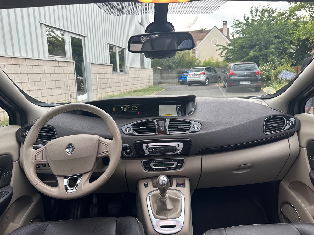 RENAULT Scenic 1.6 DCI 130 CV initiale 4XCB