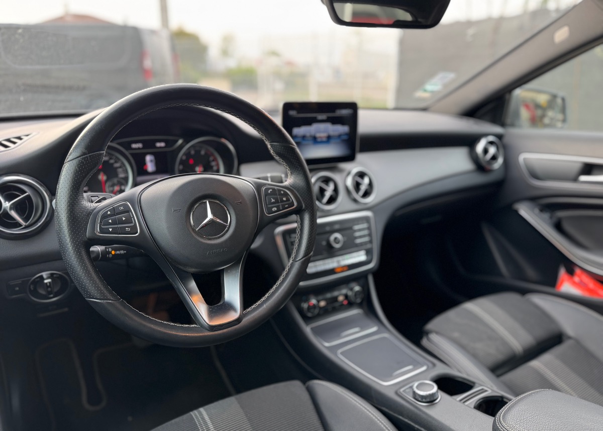 Mercedes-Benz GLA (2) 180 SENSATION 7G-DCT