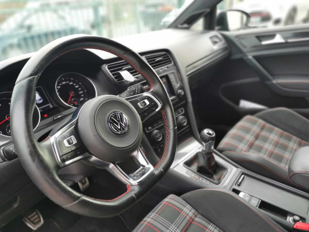 Volkswagen Golf 7 VII GTI 2.0 TSI 220 DYNAUDIO