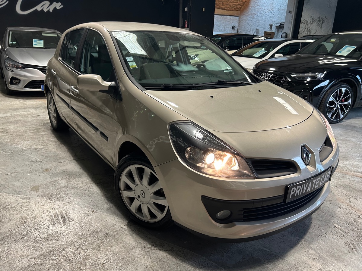 RENAULT Clio III BVA 1 MAIN 67800 KM HISTORIQUE