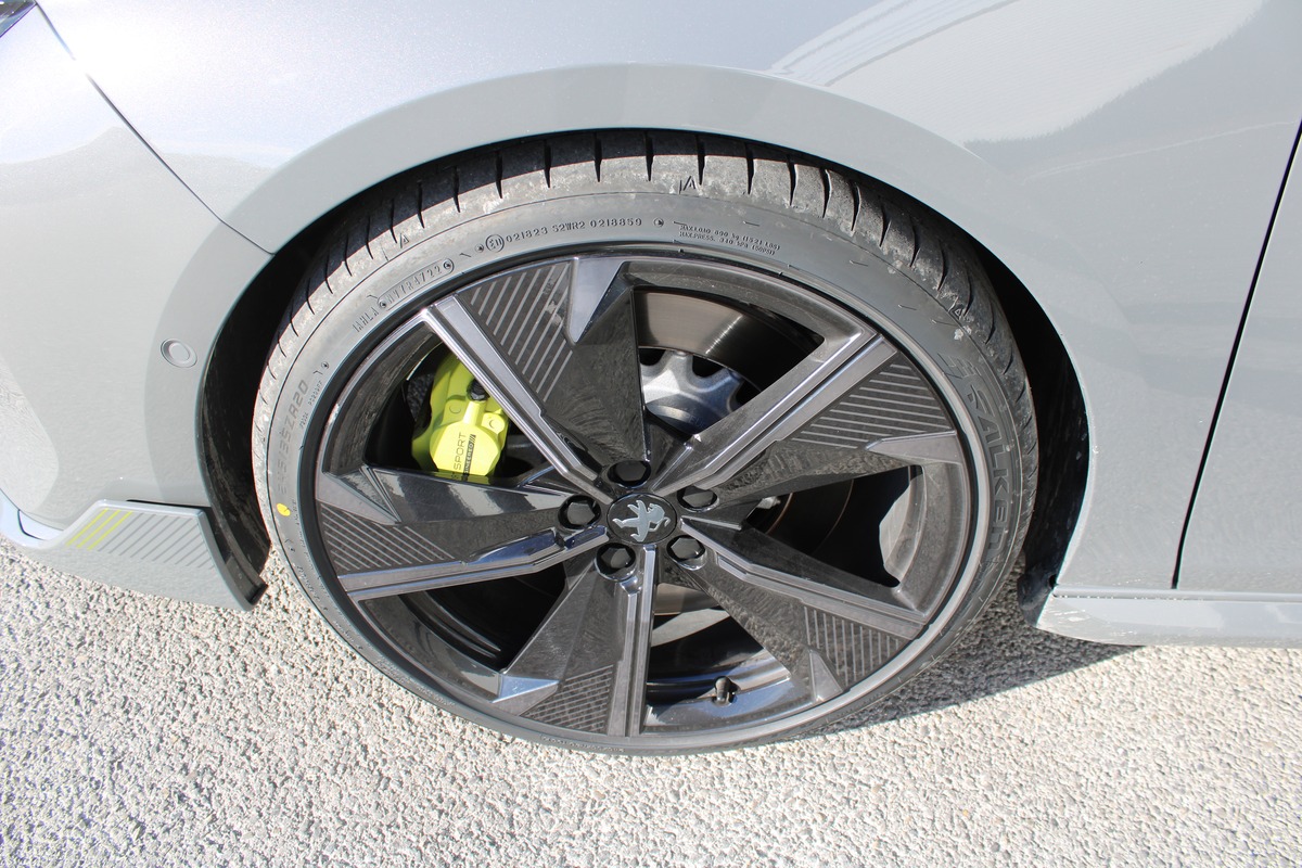 Peugeot 508 HYBRID4 360ch e-EAT8 PEUGEOT SPORT ENGINEERED