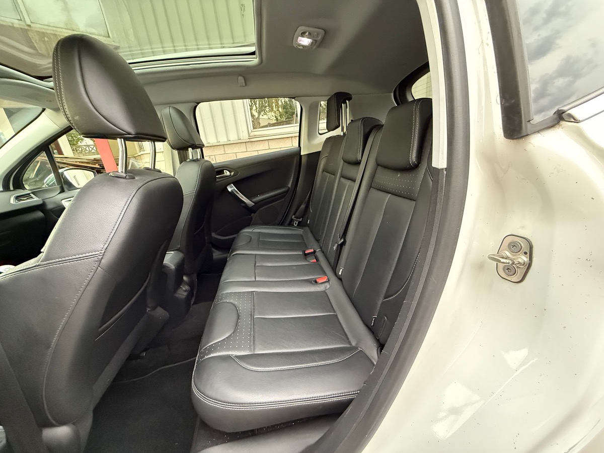 Peugeot 2008 1.6 e-HDI 115 CV féline titane 4XCB