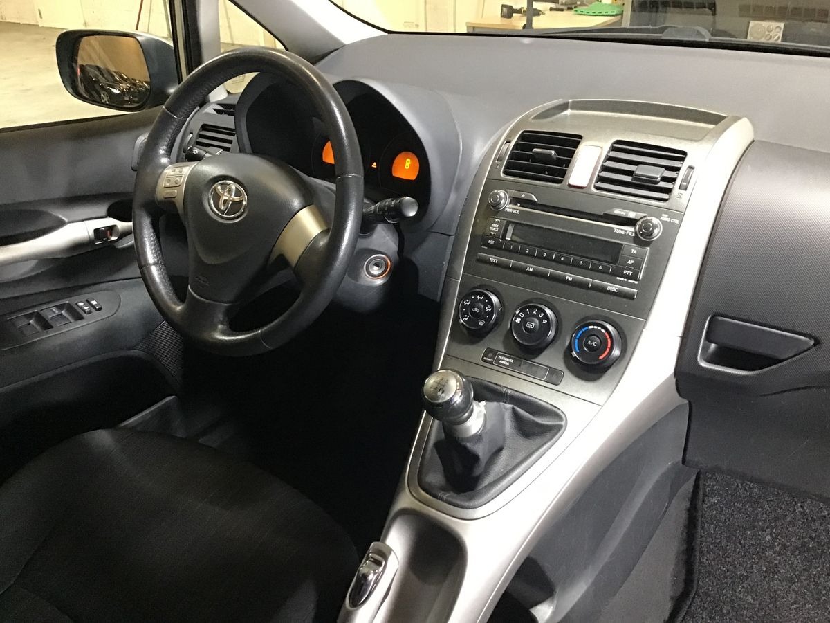 Toyota Auris 1.4 VVTi 97