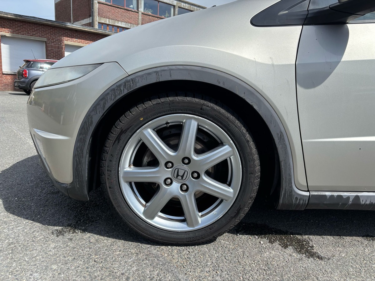 Honda Civic 1.8 VTEC 140 - Finition Sport - Garantie