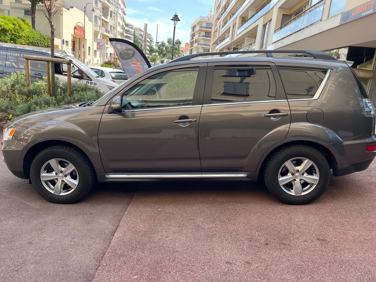 Mitsubishi Outlander 2.2 DI-D 156 CV 4WD 7 Places/Entretien complet Constructeur/Toit Ouvrant