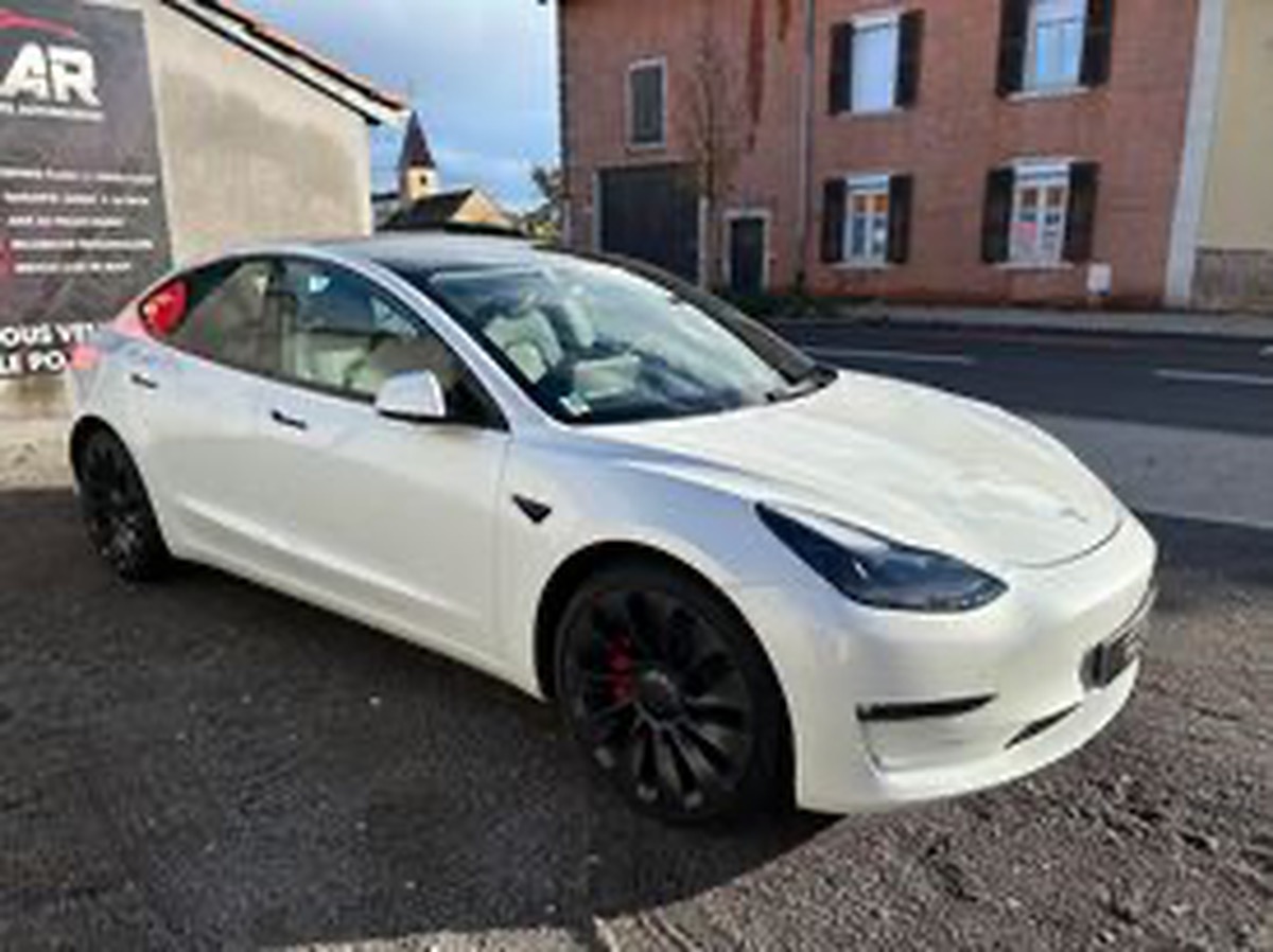 Image: Tesla Model 3 Performance