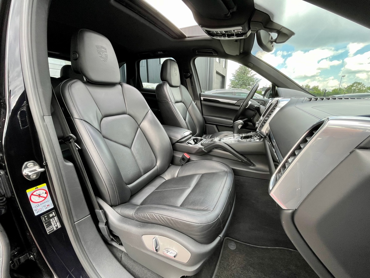 Porsche Cayenne S V8 4.2 TDi DPF 382 AWD b