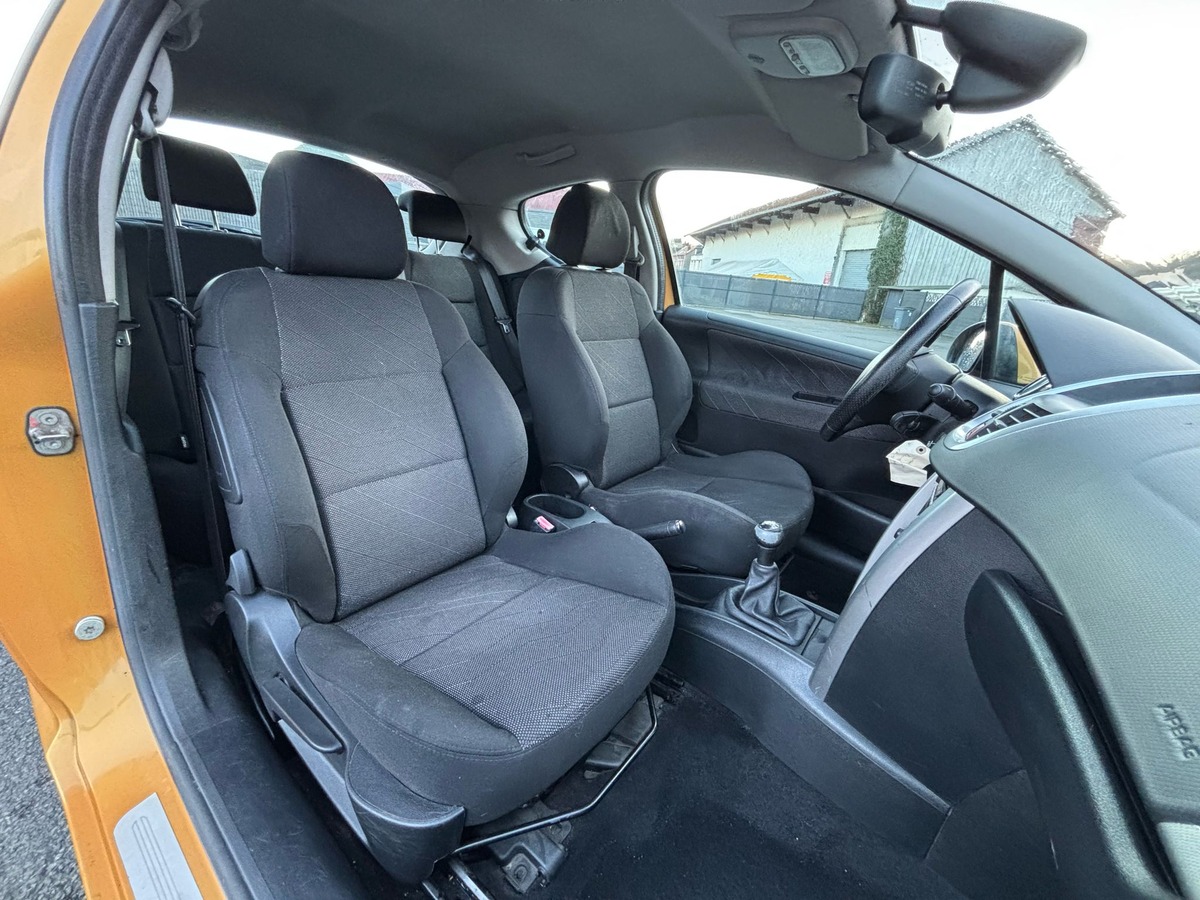 Peugeot 207 1.6 HDI 90 - PREMIUM - DISTRIBUTION NEUVE - REVISEE - GARANTIE