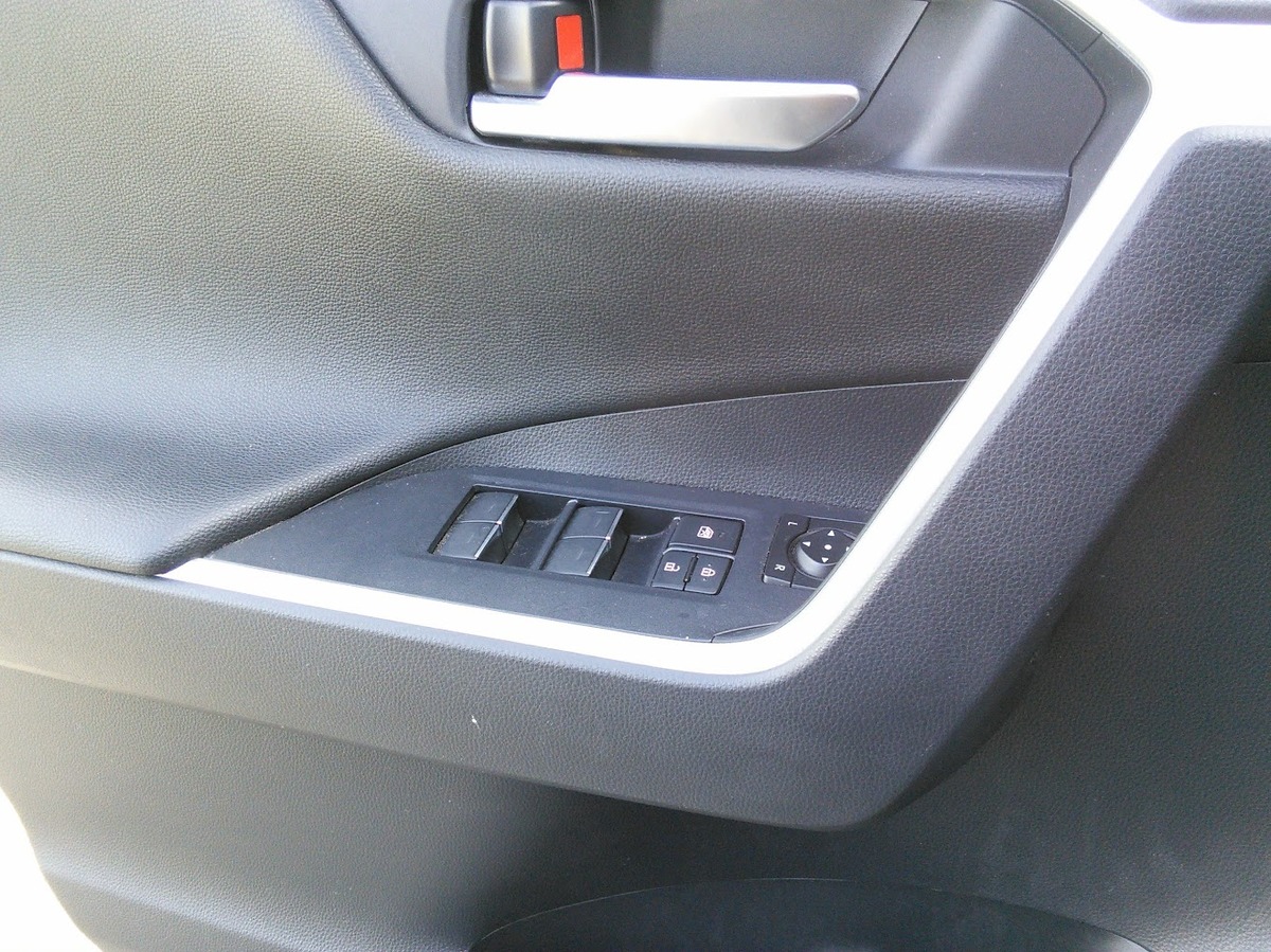 Toyota RAV4 V 2.5 VVT-iE 16V 218 Hybrid 2WD E-CVT 177 cv Boîte auto