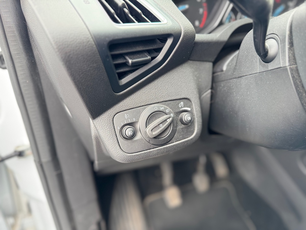 Ford C-max TITANIUM Phase 2 1.0 Ti-VCT 125 cv - 1 ere MAIN - ENTRETIEN FORD - RADAR DE RECUL