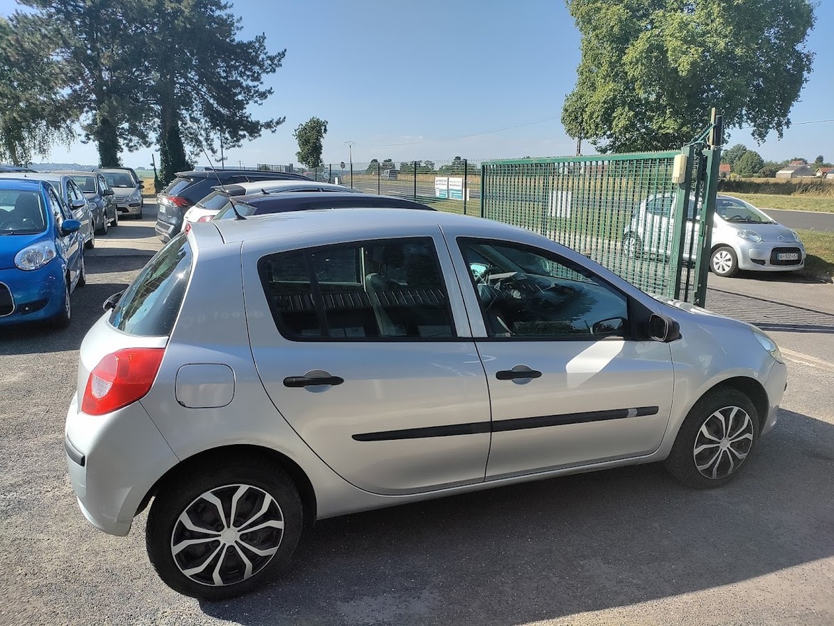 RENAULT Clio 1.2 i 16V 75 5P CLIM
